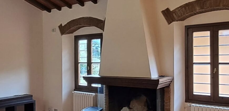 Vaiano “La Cartaia” Porzione di colonica 70mq. circa con piccolo terreno, terrazza esterna e 2 posti auto